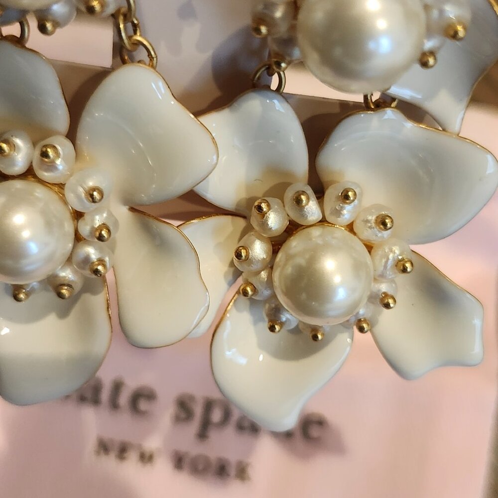 New Kate Spade white Flora statement earrings - Picture 3 of 4